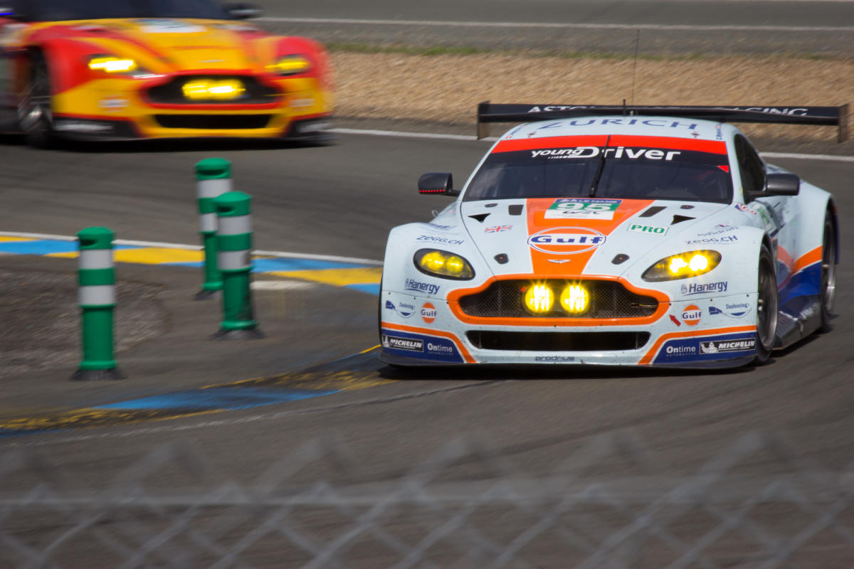 Aston Martin Vantage V8