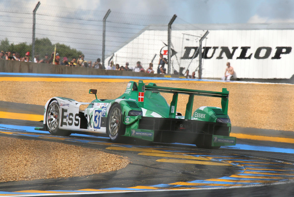 Porsche RS Spyder - Casper Elgaard, Kristian Poulsen & Emmanuel Collard enters Dunlop Chicane at the 2009 Le Mans (55067451379).jpg