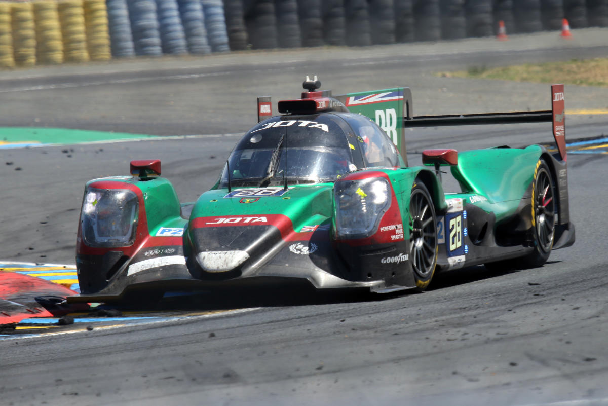 Oreca 07 - Oliver Rasmussen, Edward Jones & Jonathan Aberdein at Ford Chicane at the 2022 Le Mans (54273402338).jpg